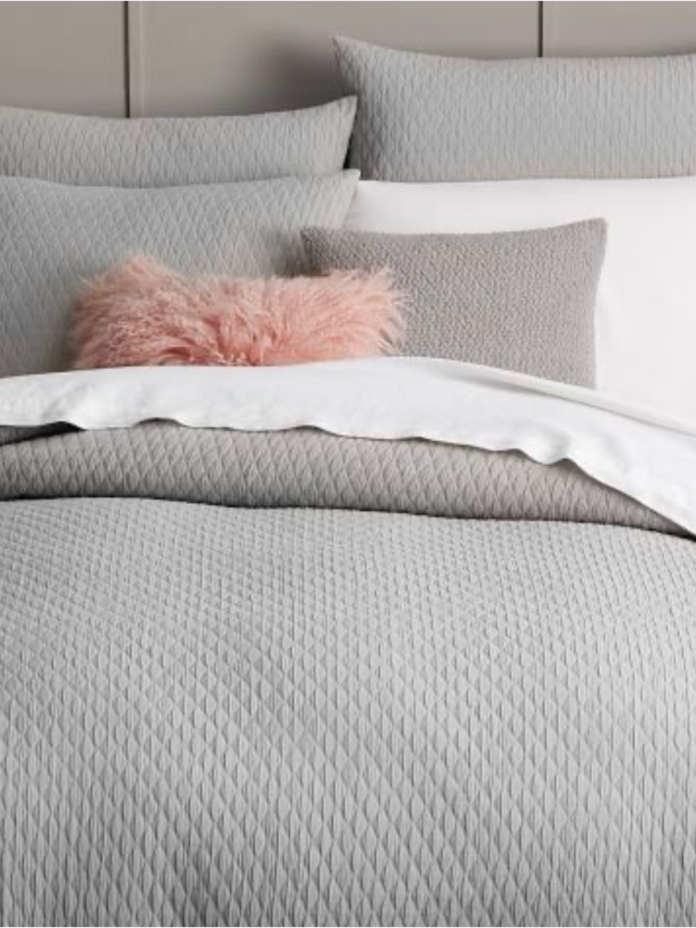 WEST ELM DUVET SET. 1 Queen duvet cover, 2 standard shams, 1 king sham